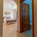 Casa Laranjal דירה *