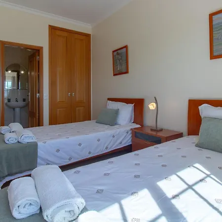 Casa Laranjal דירה