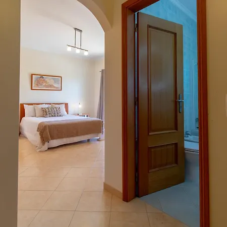 Casa Laranjal דירה *