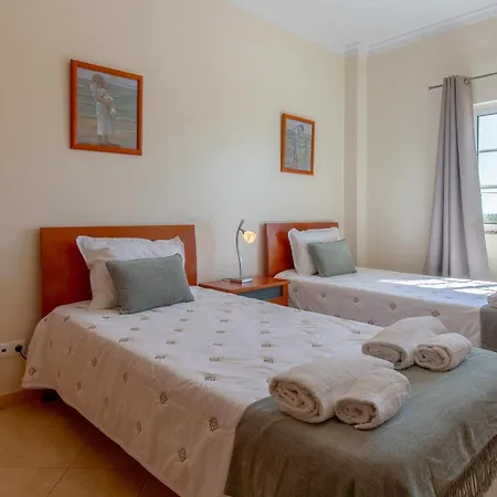 Casa Laranjal דירה *